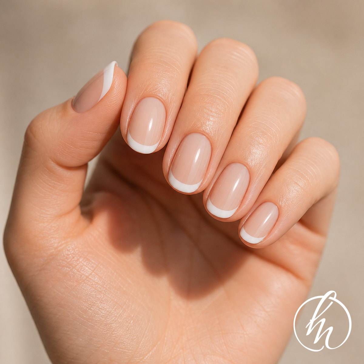 HN300002-SOV-French-Tip-lifestyle